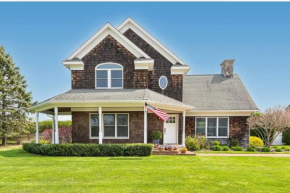 Stunning Farmhouse with Heated pool in NoFo by winery